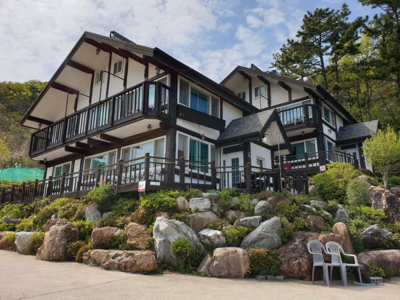 Tongyeong Yehyang Pension Exterior photo