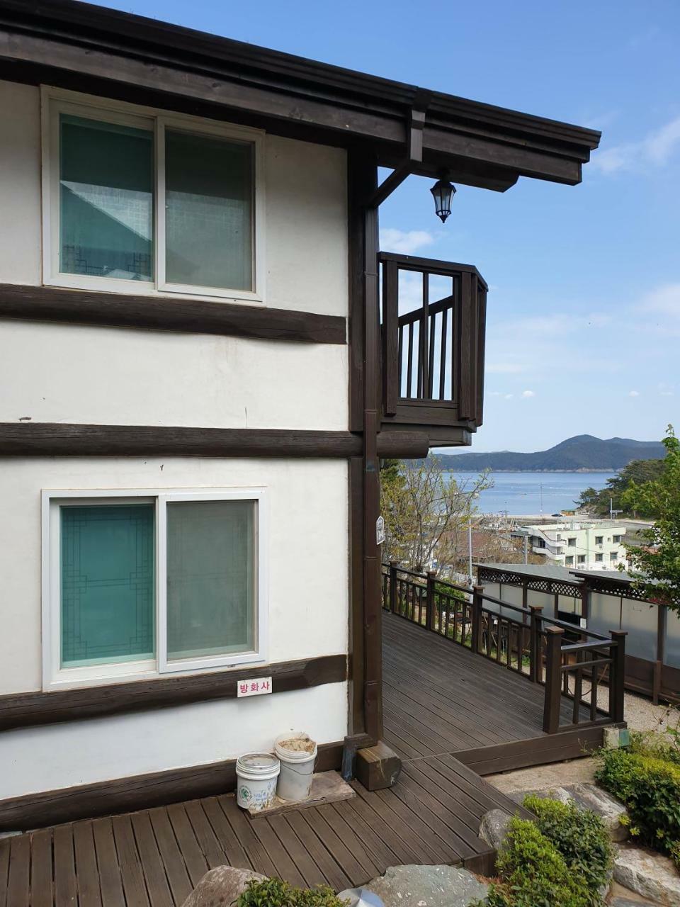 Tongyeong Yehyang Pension Exterior photo