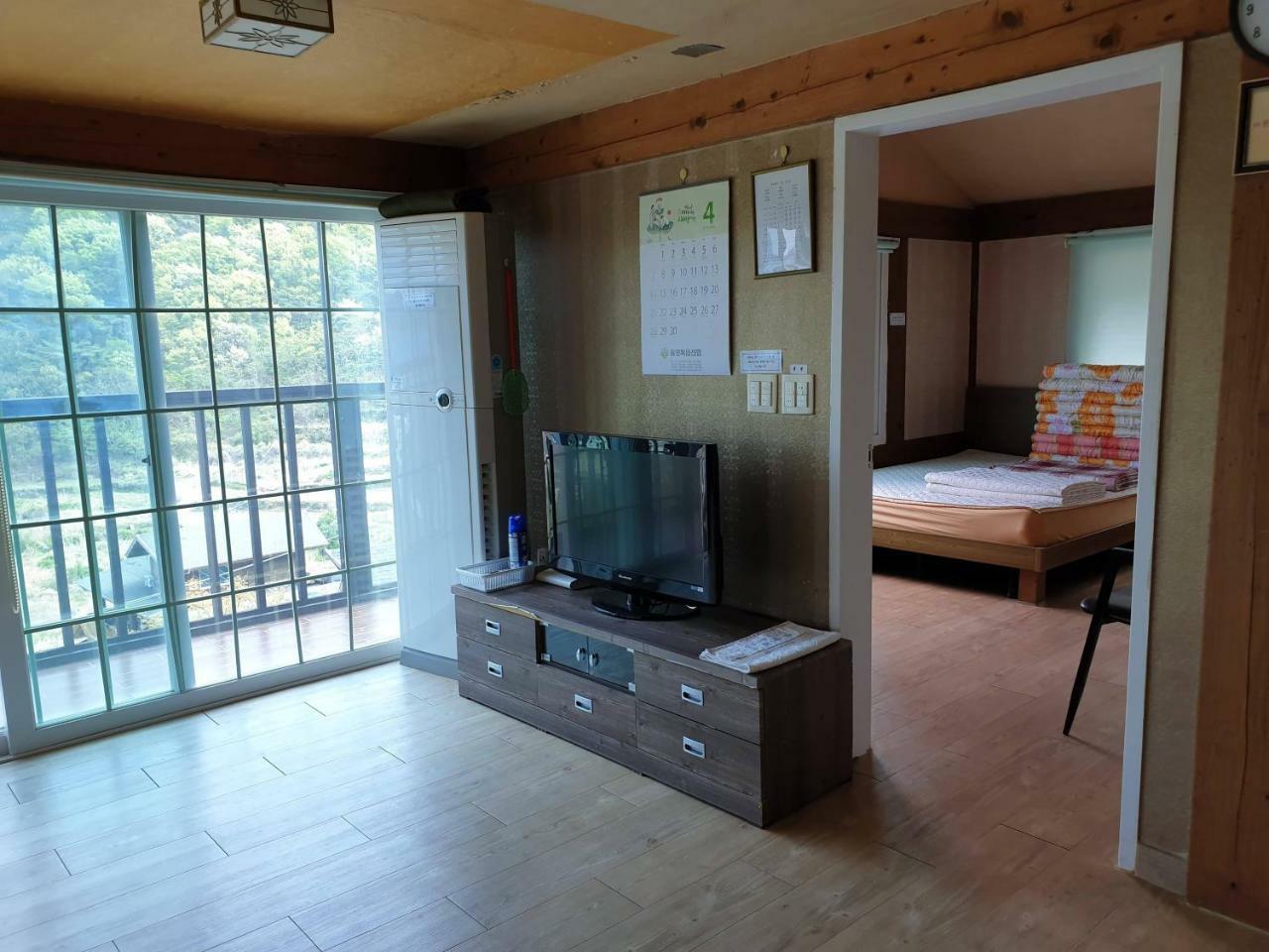 Tongyeong Yehyang Pension Exterior photo